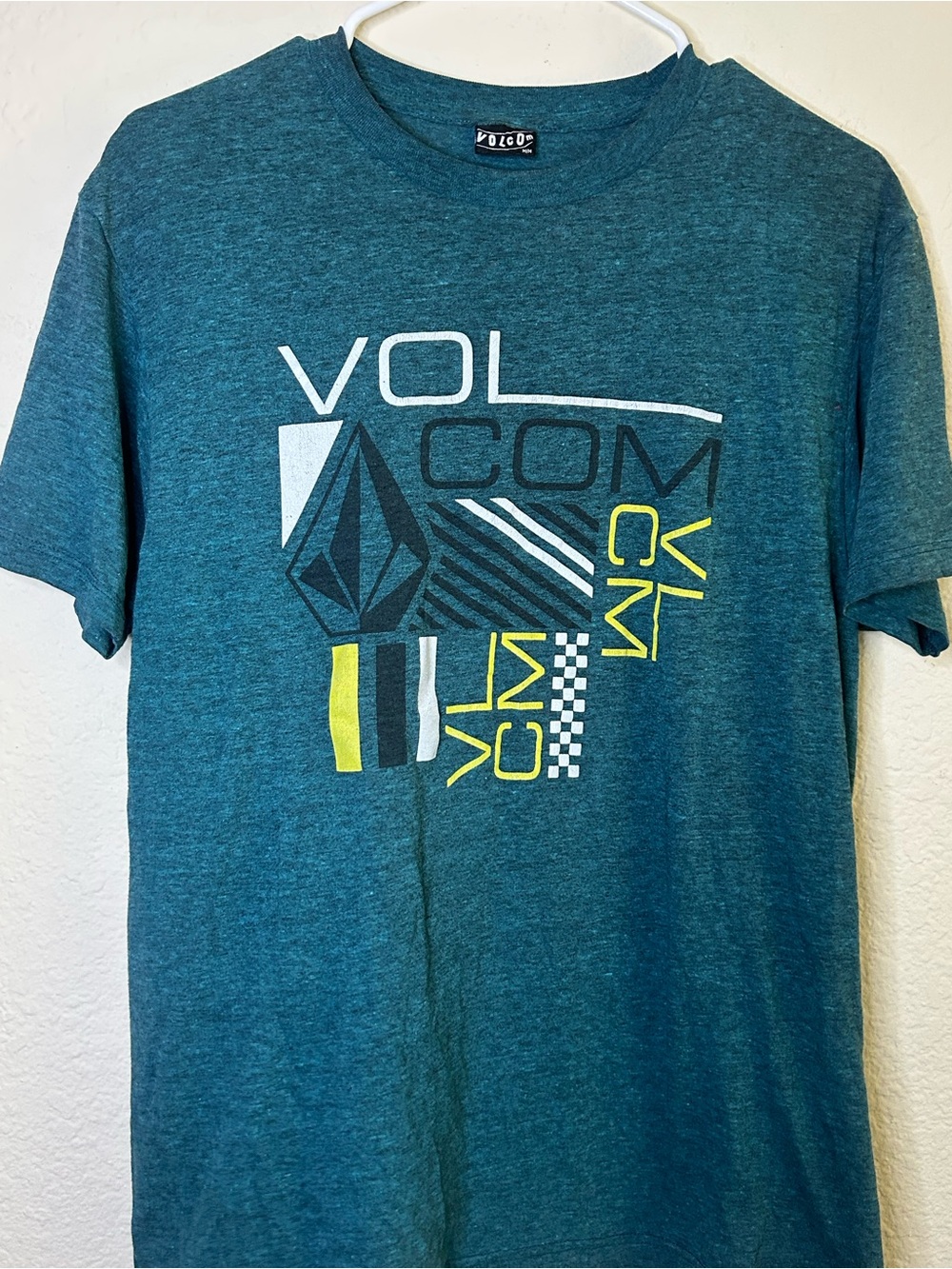 Volcom Teal Graphic Logo Tee Yellow and White Accents Mens Casual Wear Medium